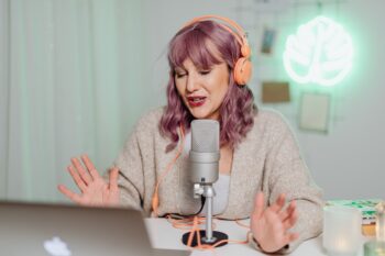 Miniatura para Podcast o video: ¿qué es mejor para ti?