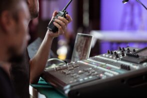 Miniatura para ¿Cómo mejoran los efectos de sonido una película?