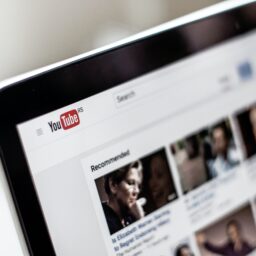 Miniatura para Crear Títulos y Descripciones Impactantes en YouTube