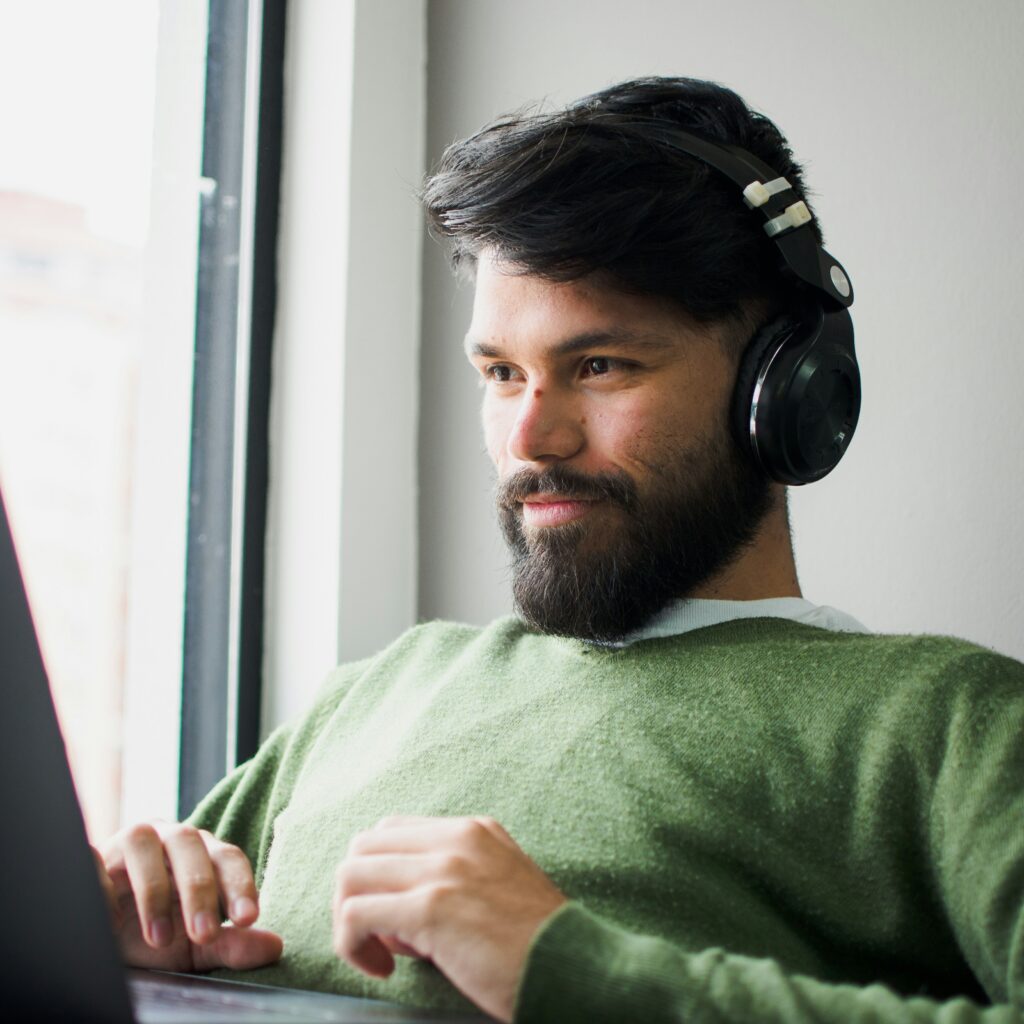 Por qué todo editor de vídeo necesita efectos de sonido profesionales