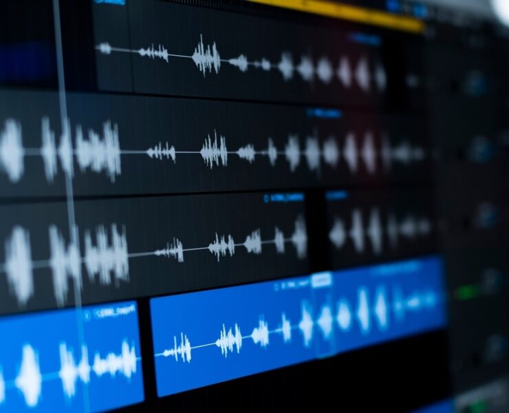 Formas de onda de áudio digital em um monitor de computador